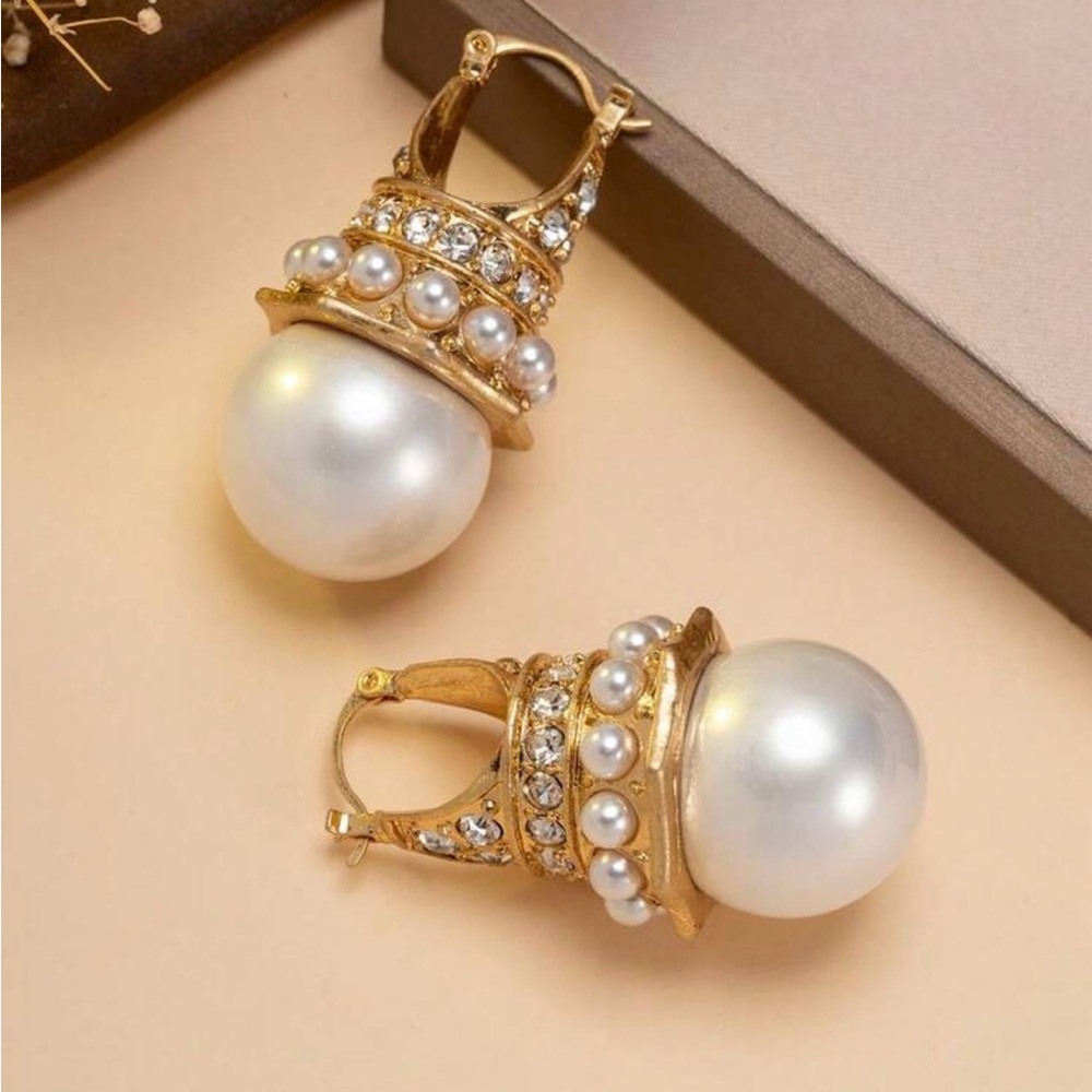 Elegant Gold and Pearl Drop Earrings - Picture 3 of 4